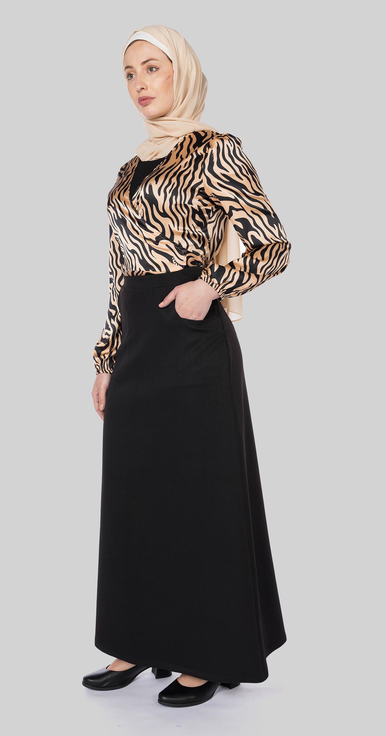 Maxi Skirt With Side Pockets-Black
