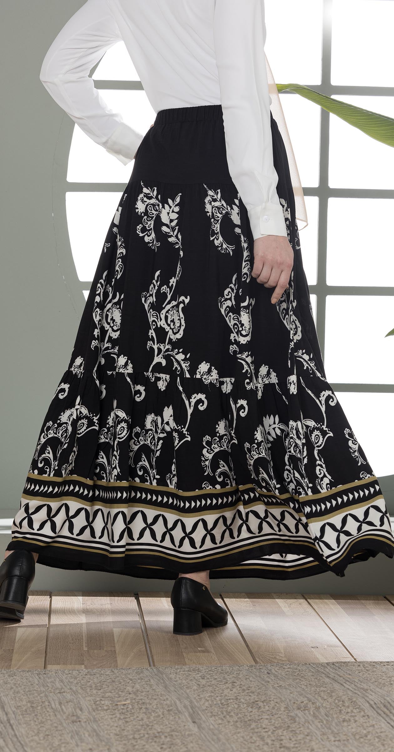 Boho-Chic Printed Maxi Skirt Black